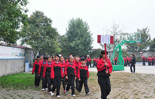 福泉市鳳山鎮(zhèn)初級中學