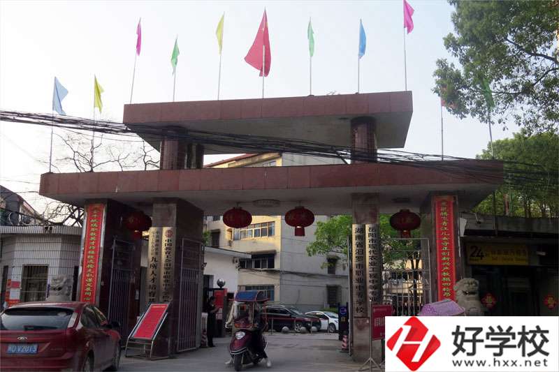 汨羅市職業(yè)中專學(xué)校大門