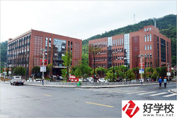 安化縣職業(yè)中專學(xué)校資助體系怎么樣？學(xué)校建設(shè)怎么樣？