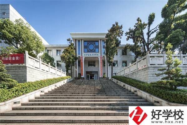 長沙建筑工程學(xué)校是公辦還是民辦？