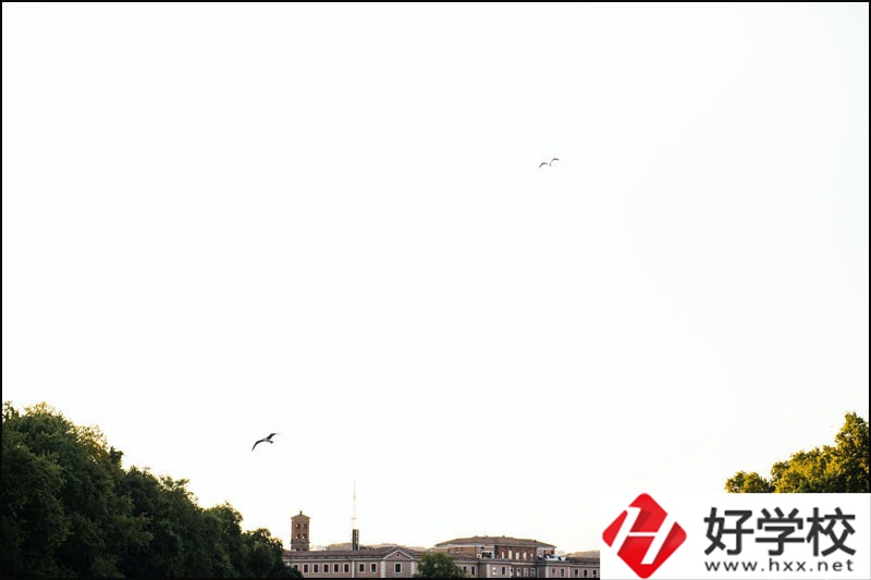 長(zhǎng)沙中專有什么好的空乘學(xué)校？