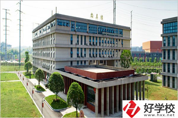 株洲市工業(yè)中等專業(yè)學(xué)校教學(xué)樓